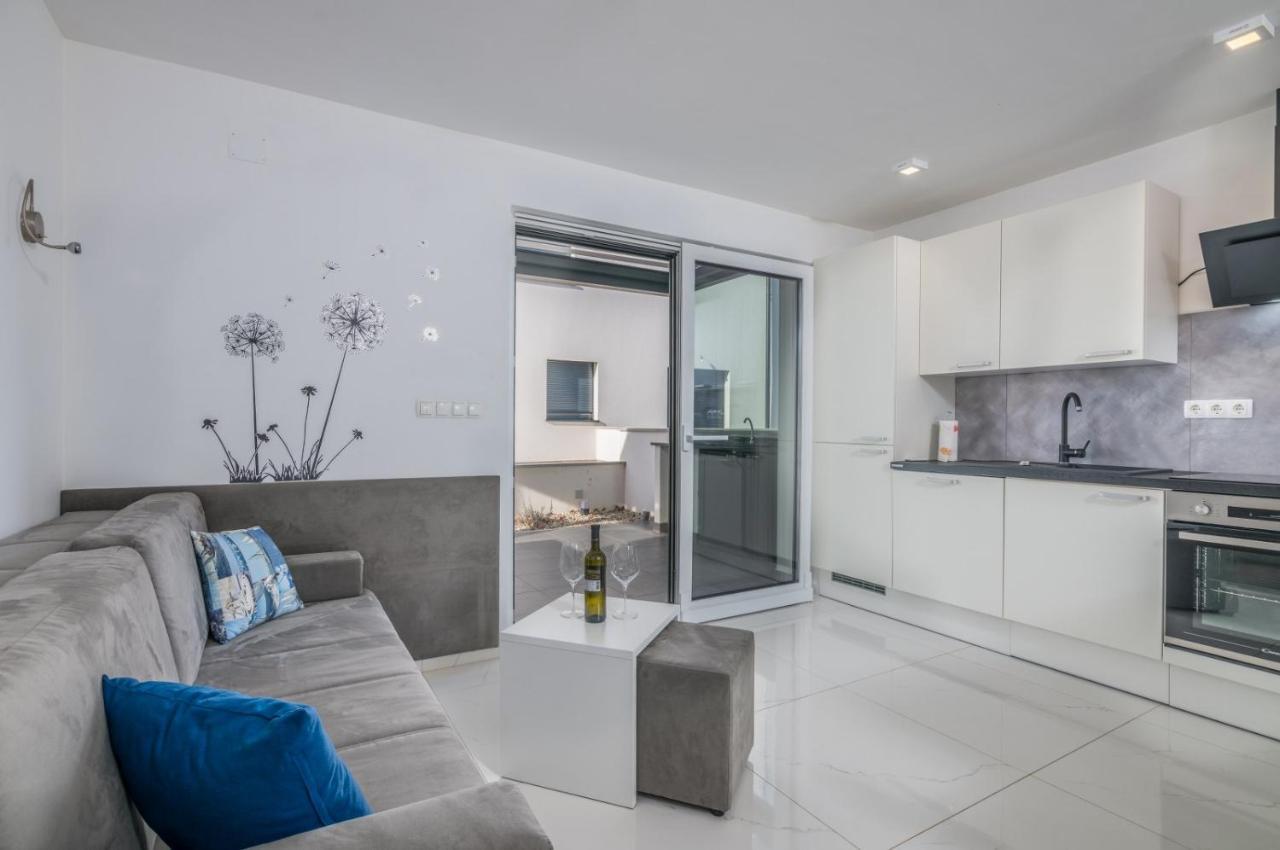 Apartments Elle Luxury Vantacici مالينسكا المظهر الخارجي الصورة