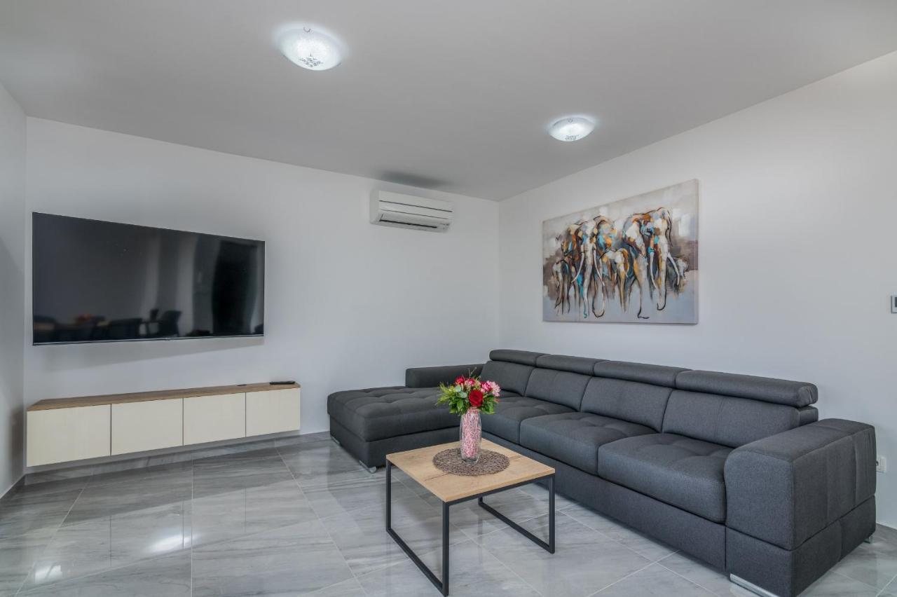 Apartments Elle Luxury Vantacici مالينسكا المظهر الخارجي الصورة