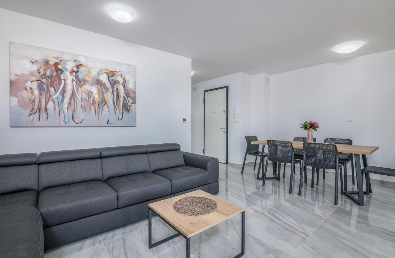 Apartments Elle Luxury Vantacici مالينسكا المظهر الخارجي الصورة